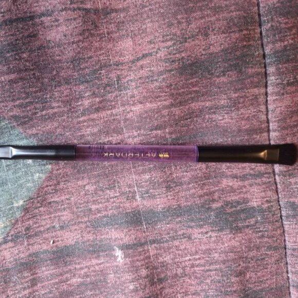 Urban Decay - After Dark Double Sided Eyeshadow Brush - Picture 1 of 3